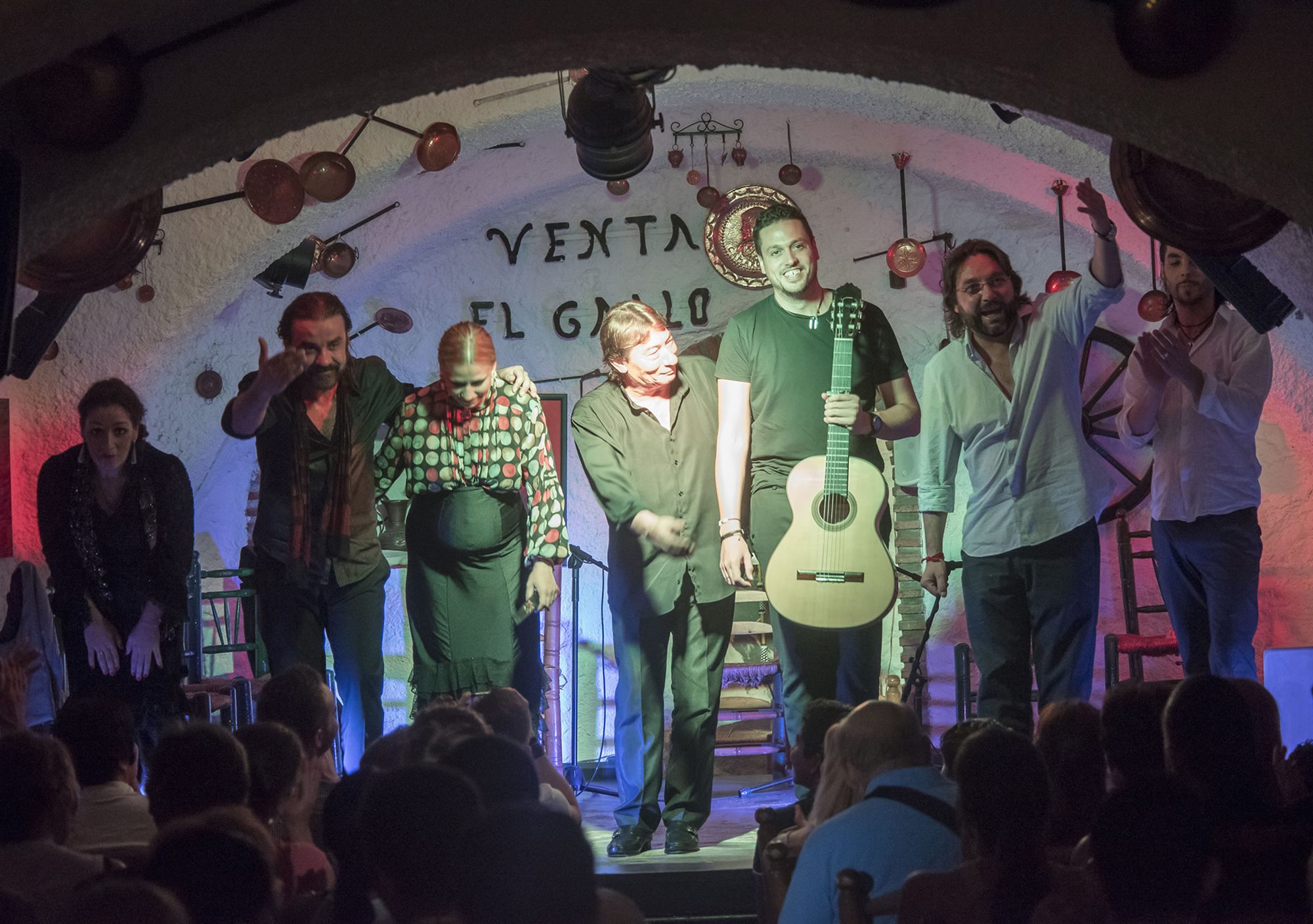 reservar con menu cena transporte bus traslado Espectáculo show Flamenco tablao cueva venta el gallo en de granada